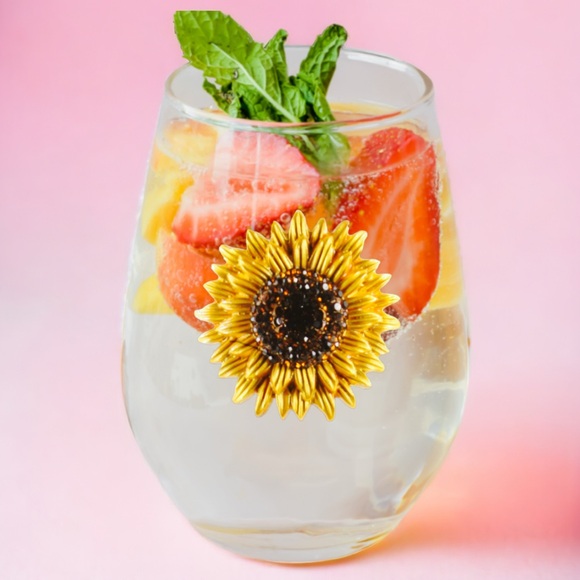 The Queens’ Jeweled Wine Glass - Sunflower - Picture 2 of 3